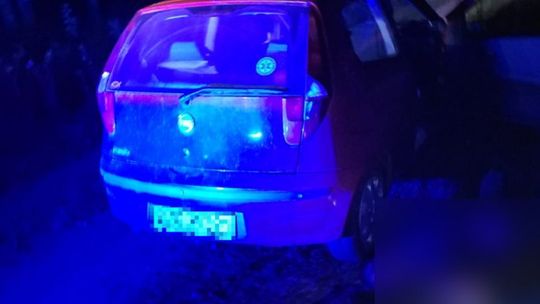 32-late kierował pod wpływem alkoholu i narkotyków – 28-letni pasażer z metamfetaminą. Zostali zatrzymani przez policję.