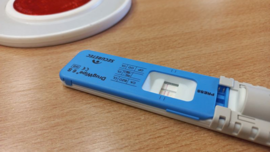 39-latek za kierownicą mimo sądowego zakazu. Był pod wpływem narkotyków