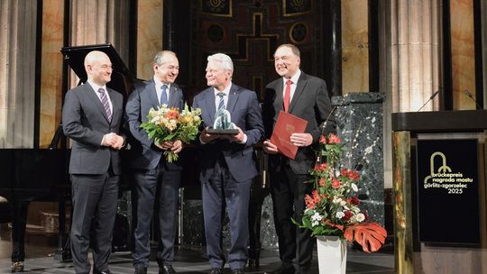 Były Prezydent RFN Joachim Gauck odebrał Międzynarodową Nagrodę Mostu