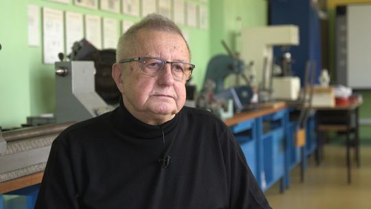 Cztery pokolenia pod jedną tablicą. Historia nauczyciela z Bogatyni