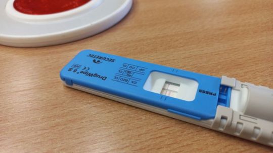 Jechał mimo czterech sądowych zakazów i pod wpływem metamfetaminy. Grozi mu 5 lat więzienia Jechał mimo czterech sądowych zakazów i pod wpływem metamfetaminy. Grozi mu 5 lat więzienia