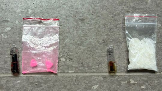 Ponad 100 działek metamfetaminy i tabletki MDMA. Policjanci z Bogatyni zatrzymali 53-latka