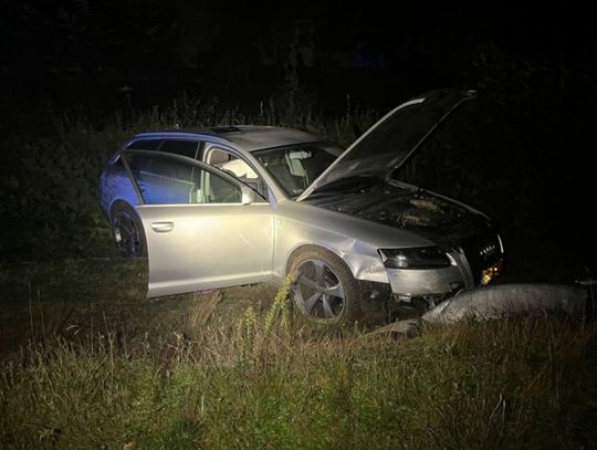 28-latek z dożywotnim zakazem prowadzenia pojazdów rozbił auto mając 2 promile alkoholu