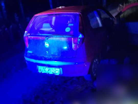 32-late kierował pod wpływem alkoholu i narkotyków – 28-letni pasażer z metamfetaminą. Zostali zatrzymani przez policję.