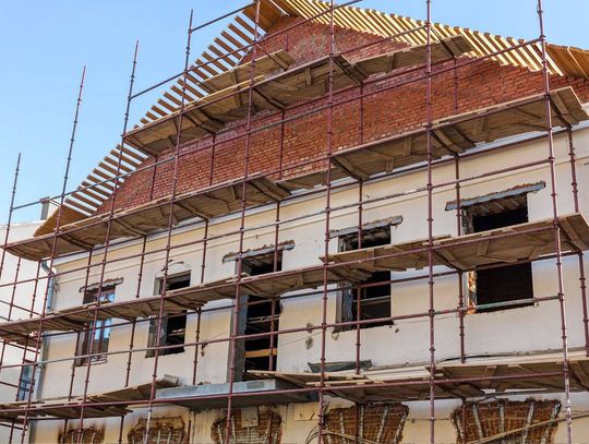 Architektura z duszą, komfort użytkowania: jak termomodernizować budynki historyczne?