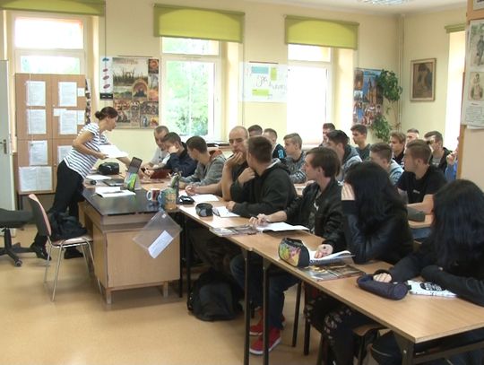 Coraz mniej uczniów