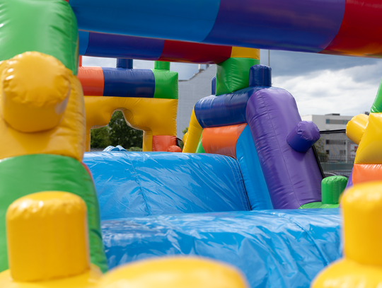 Dmuchane zamki dla dzieci jako pomysł na biznes w 2026 roku-jak firmy eventowe zwiększają marżę? Dmuchane zamki dla dzieci jako pomysł na biznes w 2026 roku-jak firmy eventowe zwiększają marżę?