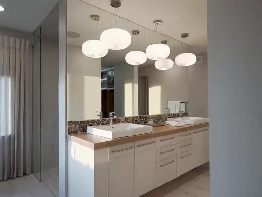 Jak połączyć funkcjonalność i design w oświetleniu łazienki?