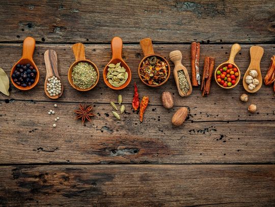 Jak przyprawy wpływają na trawienie i metabolizm? Jak przyprawy wpływają na trawienie i metabolizm?