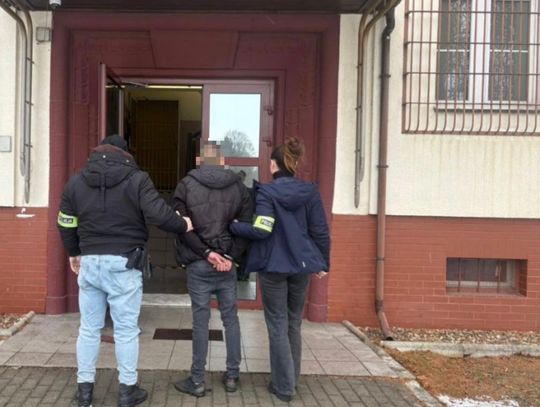 Kradzieże za ponad 2,5 tys. zł. Policja zatrzymała poszukiwanego 40-latka