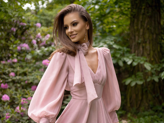 Kupujesz ekskluzywną sukienkę wieczorową przez Internet? Sprawdź, jak dobrać właściwy rozmiar