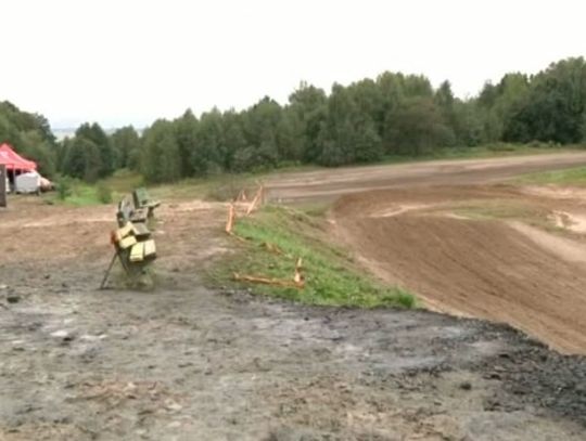 Motorowe akrobacje na torze
