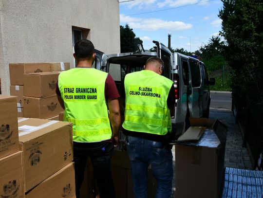 Nielegalne papierosy na targowisku w Sieniawce oraz w mieszkaniach w Bogatyni