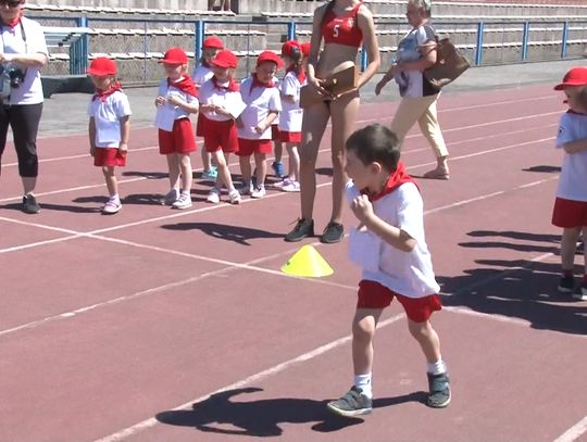 Olimpijczycy na stadionie