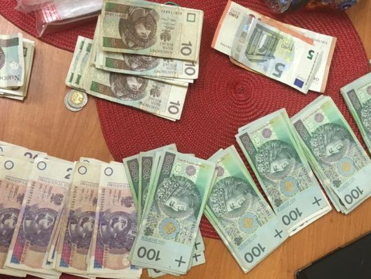 Policjanci wyeliminowali z rynku ponad 180 porcji handlowych narkotyków