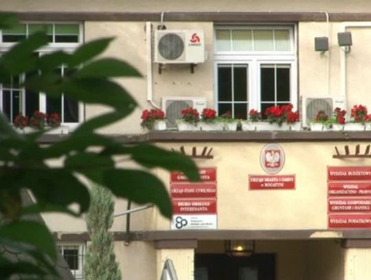 Prokurator sprawdza dokumenty