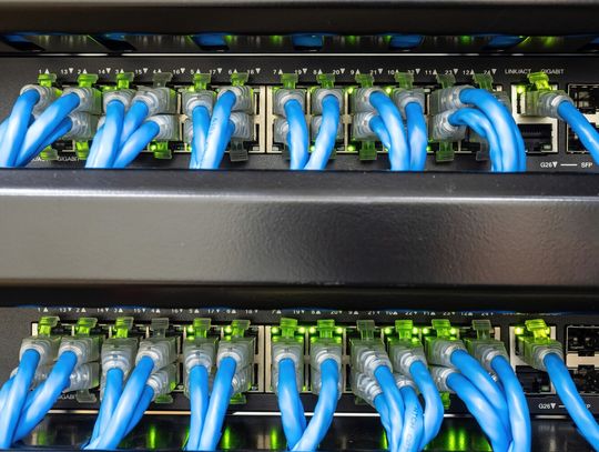 Przełącznica na prowadnicach ? kiedy warto ją wybrać?