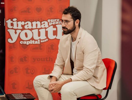 Ścianka reklamowa na targi i event – jak wybrać system dopasowany do potrzeb?