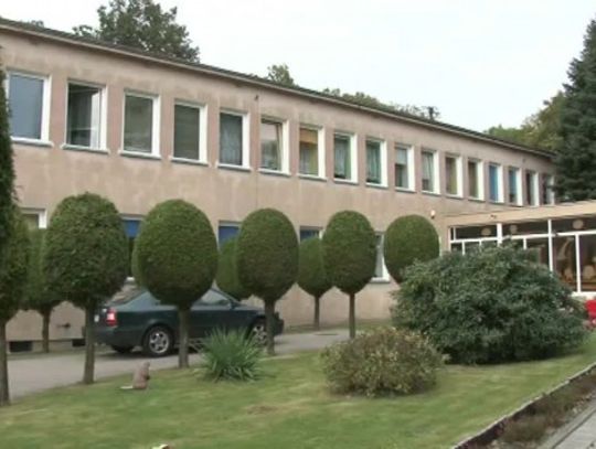 Szczotka, pasta, kubek, ciepła woda...