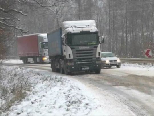 Tiry w korku za Opolnem