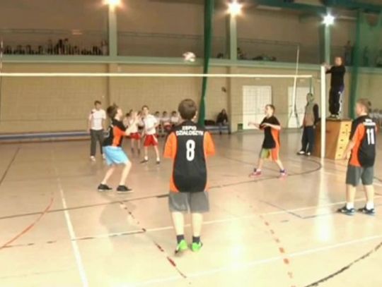 „Trójka”i Oplono najlepsze w minisiatkówce 