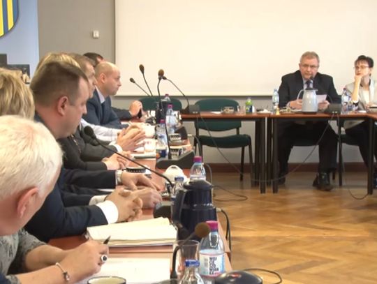 Uchwały i sprawozdania
