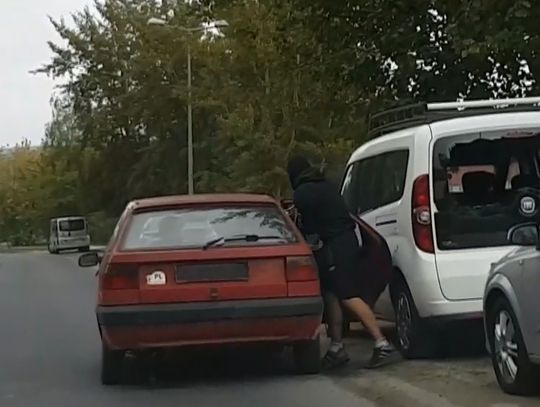 Włamali się do samochodu - zostali zatrzymani