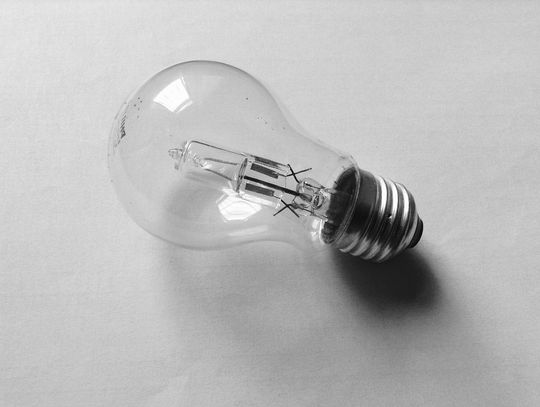 Wybór odpowiedniej hurtowni elektrycznej - na co zwracać uwagę?