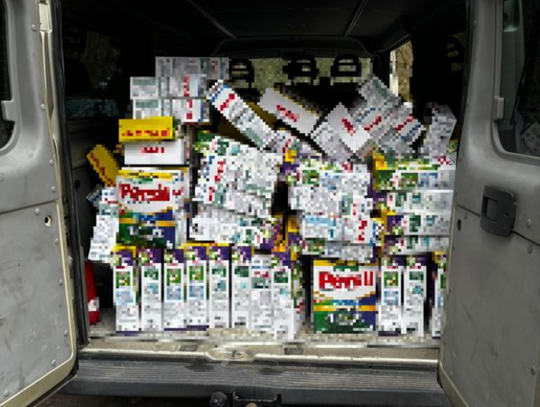 Zatrzymani za nielegalne papierosy i podróbki – straty Skarbu Państwa sięgają 700 tys. zł