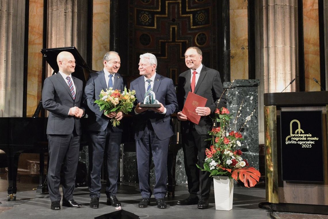 Były Prezydent RFN Joachim Gauck odebrał Międzynarodową Nagrodę Mostu