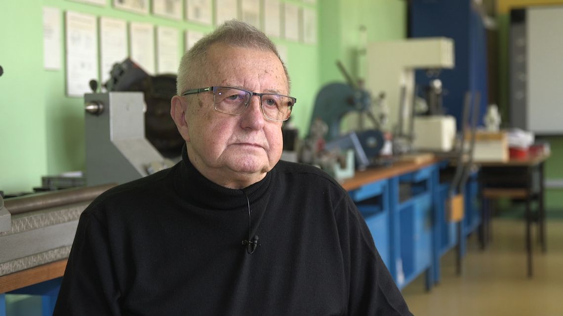 Cztery pokolenia pod jedną tablicą. Historia nauczyciela z Bogatyni