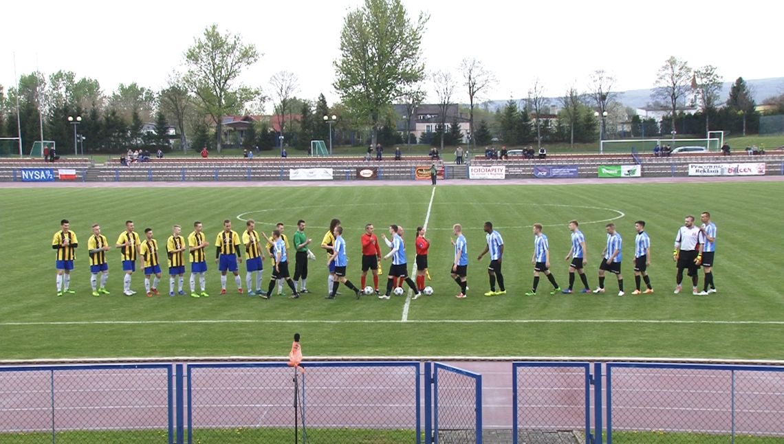 Mecz piłki nożnej Granica Bogatynia - Nysa Zgorzelec