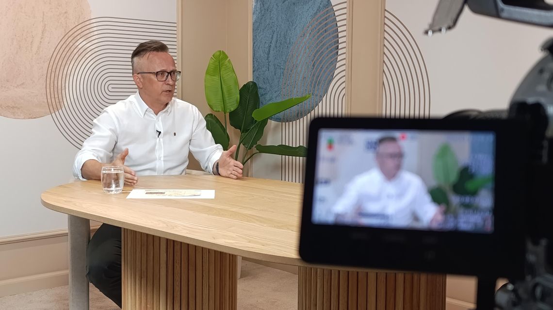 Pod Lupą - Mirosław Plichta Pod Lupą - Mirosław Plichta