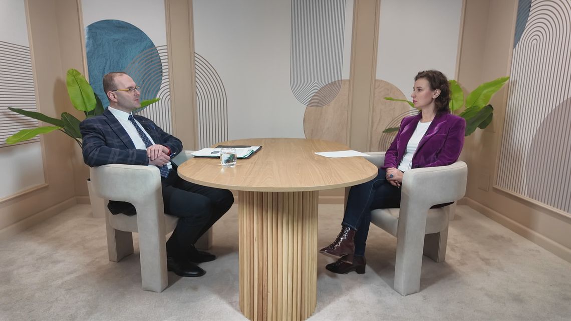 Pod Lupą - Paweł Juszyński Pod Lupą - Paweł Juszyński