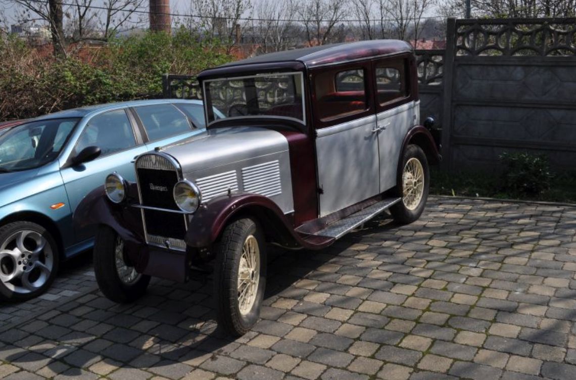 Policjanci z Bogatyni odzyskali skradziony zabytkowy samochód z 1932 roku