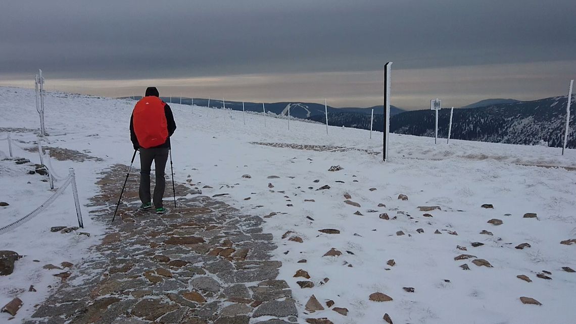 Sto kilometrów piechotą Sto kilometrów piechotą