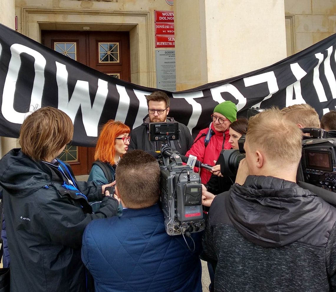 Węgiel brunatny jak dopalacz. Zakazane do spalania paliwo z Kopalni Turów nadal jest sprzedawane.