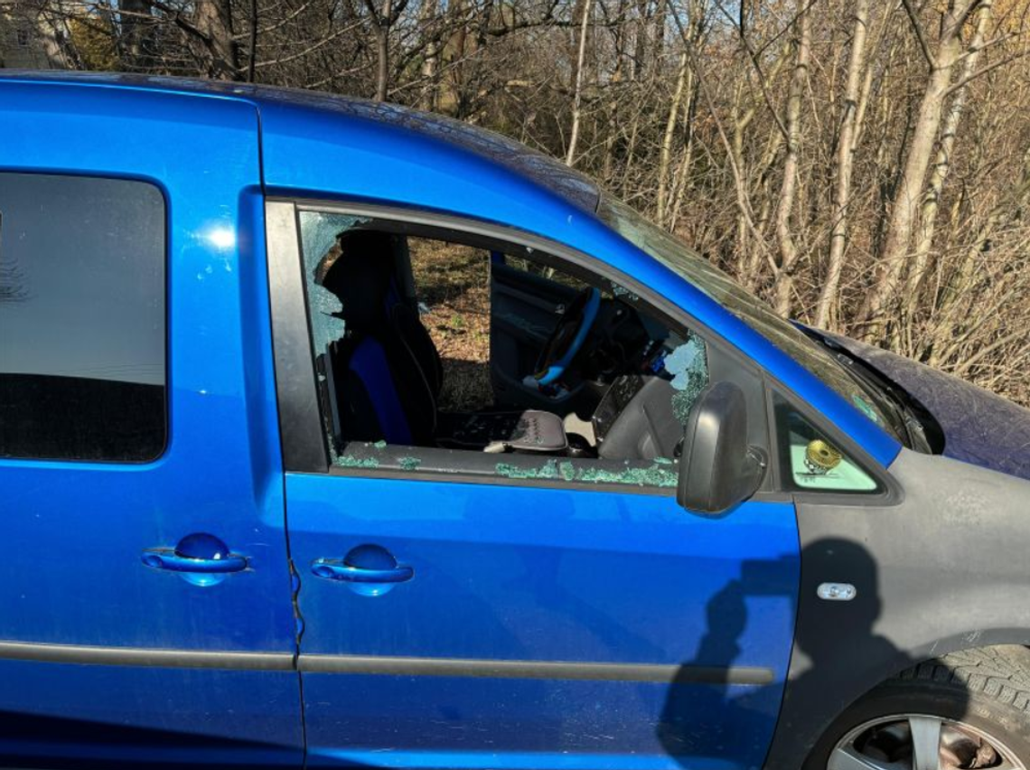 Włamali się do samochodu i ukradli plecak – zostali zatrzymani przez policjantów z Bogatyni