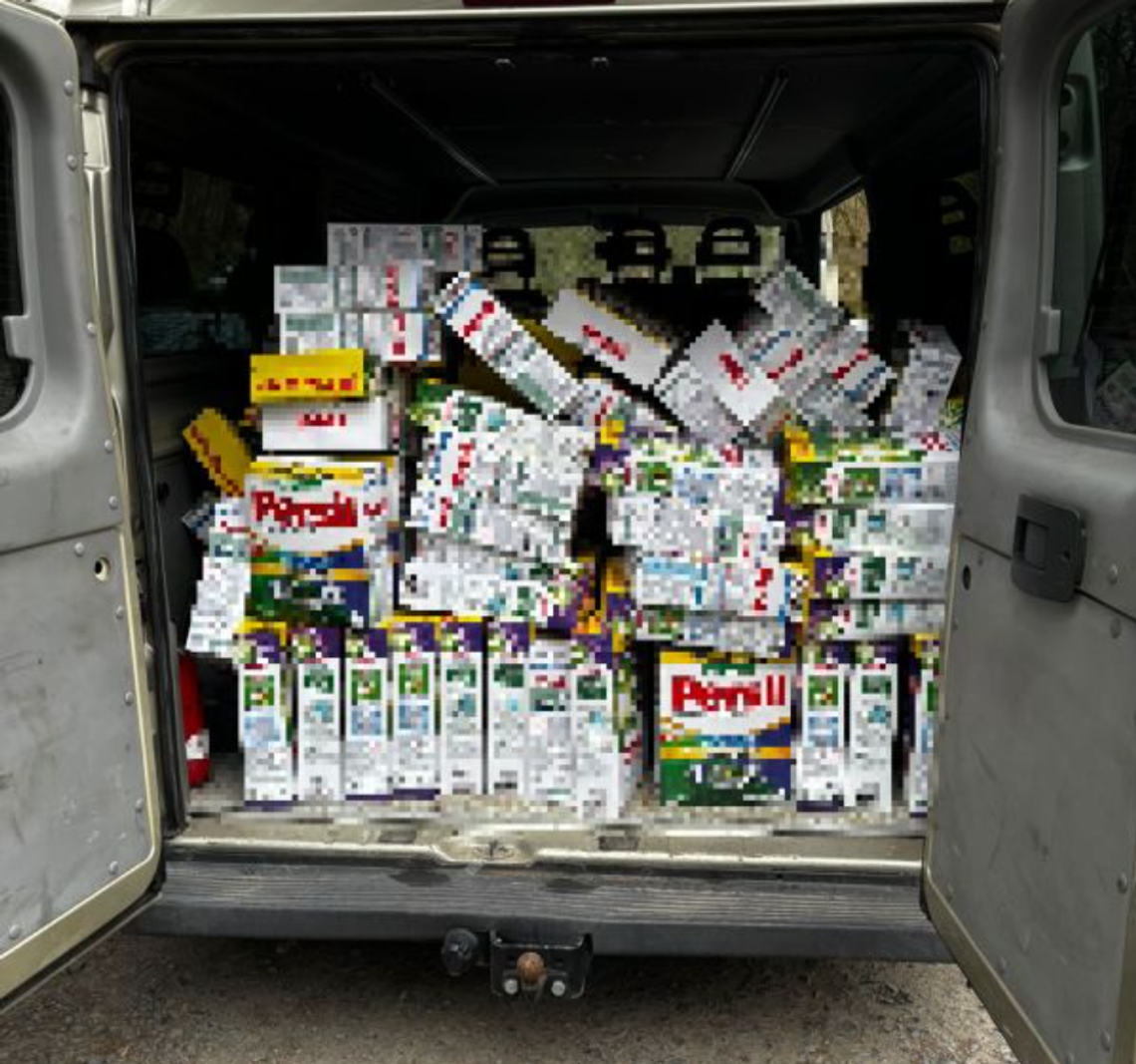 Zatrzymani za nielegalne papierosy i podróbki – straty Skarbu Państwa sięgają 700 tys. zł