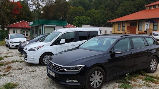 Wynajem pojazdu auta samochodu, Wypożyczalnia samochodów osobowych